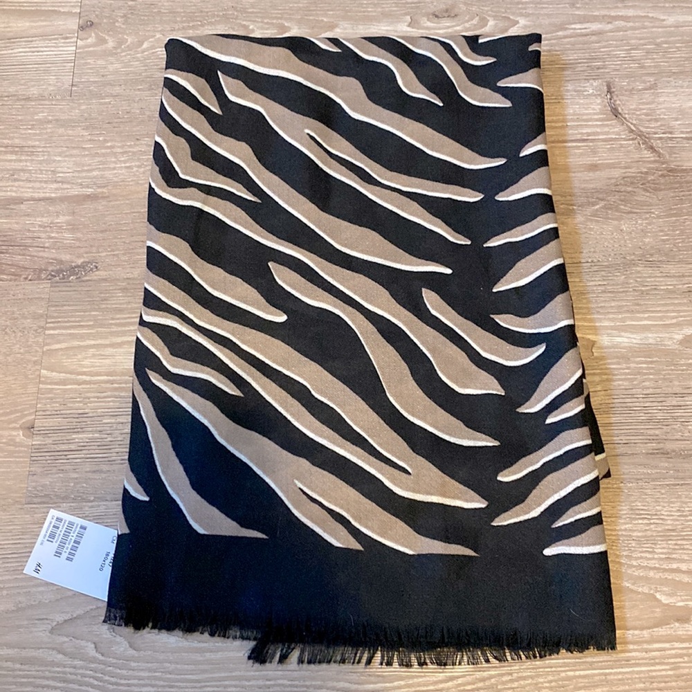 H&M Large Animal Print scarf - NWT
